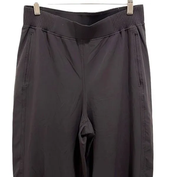 Lululemon Womens Flat Front Stretch Pocket Pull - Image 5