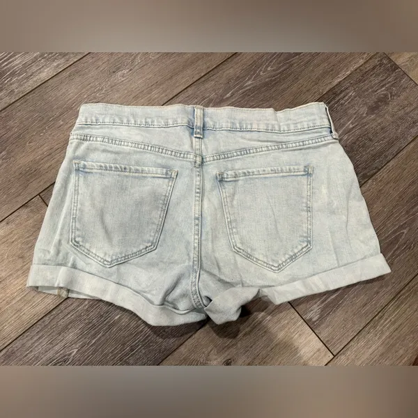 Old Navy Boyfriend Light Wash Denim Jean Shorts - Image 3