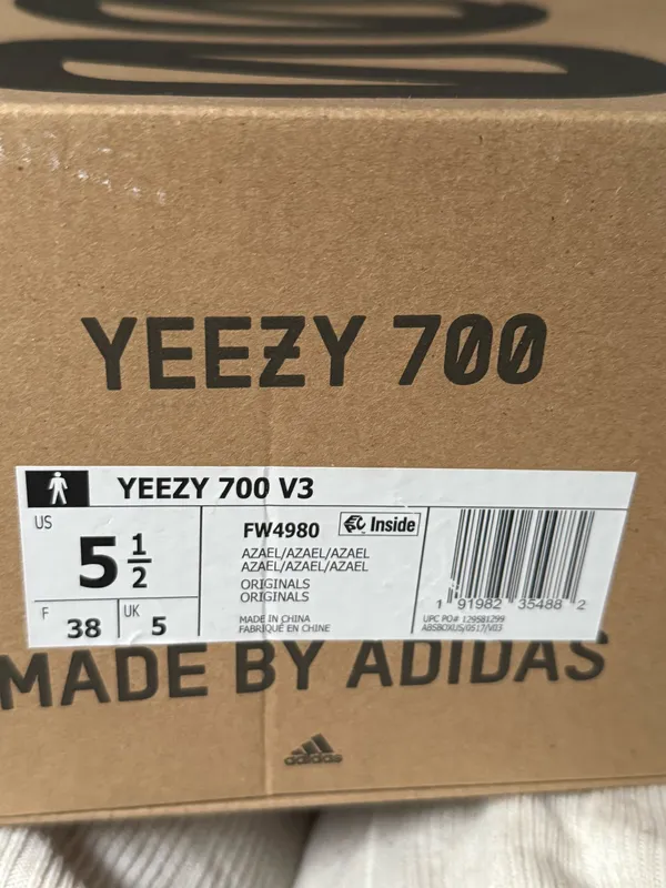 Yeezy 700 V3 - Image 5
