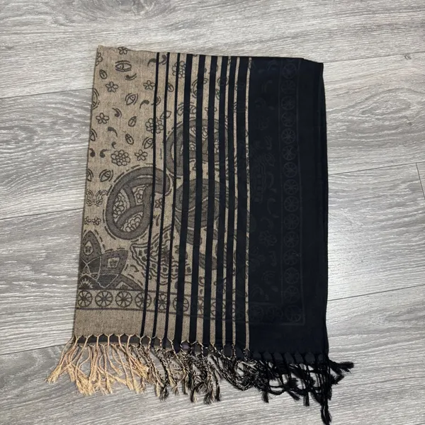 Black and Tan Paisley Floral Pashmina Wrap Scarf Shawl with Fringe Trim 28x72 in - Image 8