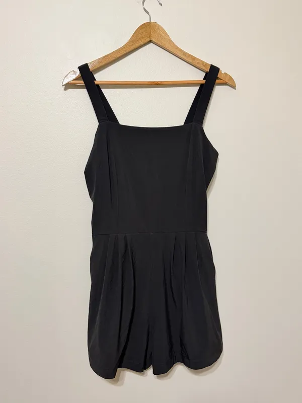 NEW Vuori Villa Cami Romper Size Medium Women's - Image 2