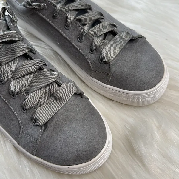 Steve Madden Gray Grit Pearl and Rhinestone Embellished Platform Sneakers - Image 3