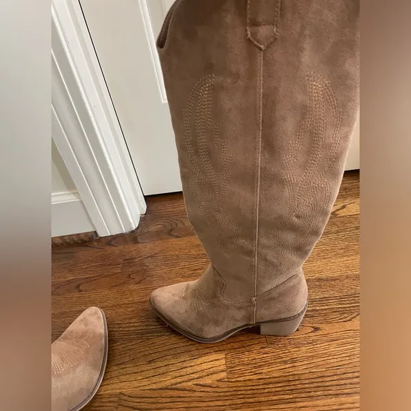 Women's Brown Knee High Suede Boots Size 7 - Image 4