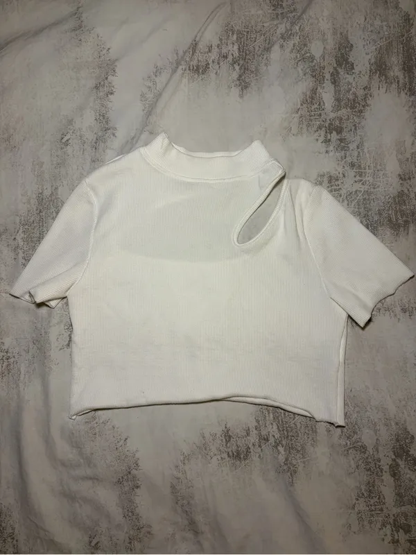 SOLADO White Ribbed Cutout Mock Neck Crop Top Size M - Image 2