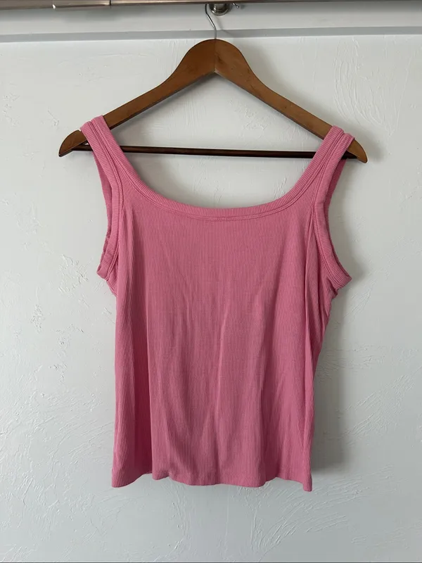 Women's pink Ribbed Tank Top - Image 2