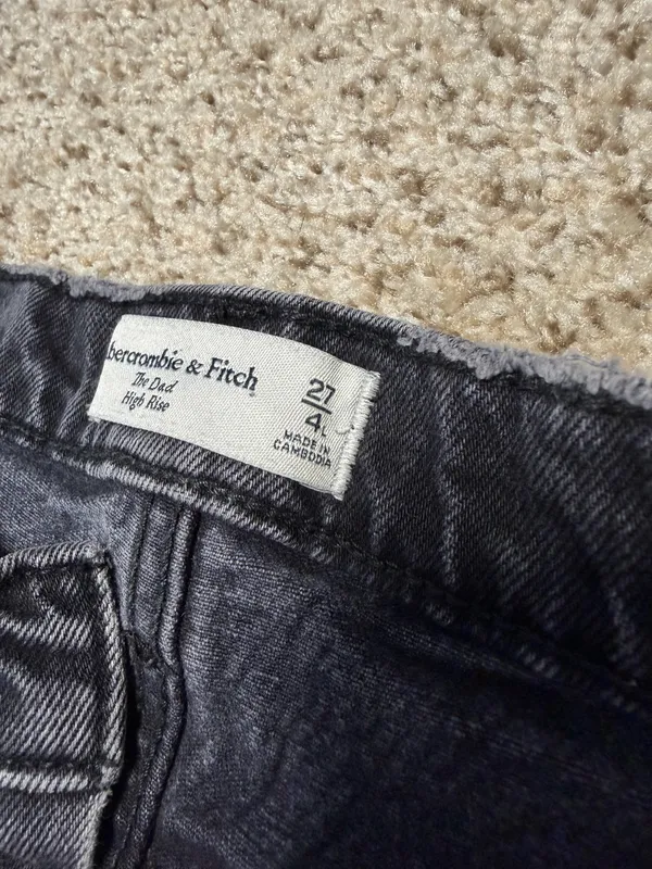 Abercrombie High-Rise The Dad Jeans - Image 4