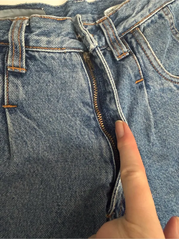 Vintage Bill Blass Denim Shorts High Rise Pockets Medium Wash Blue 90’s Y2K - Image 3