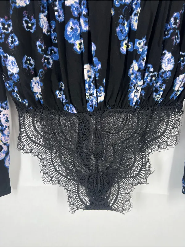 Free People‎ Black and Blue Floral Tie-Front Bodysuit - Image 9