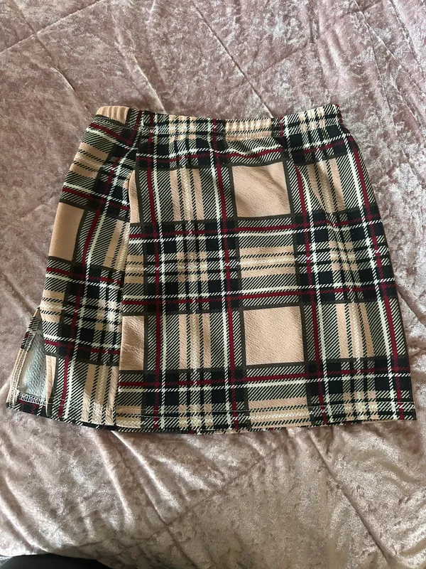 SheIn plaid beige bodycon skirt - Image 2