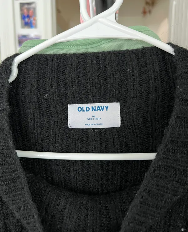 Old Navy Sweater - Image 4