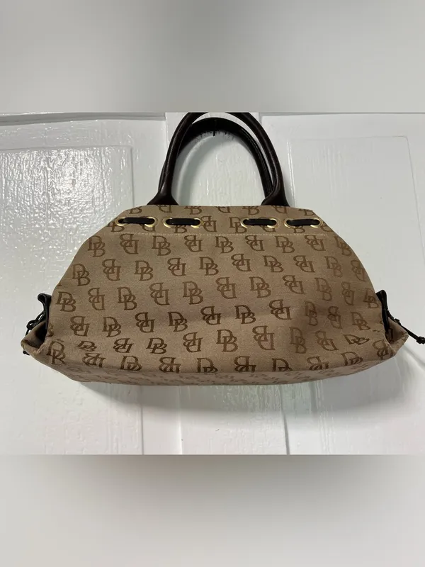 Vintage Y2K Dooney & Bourke Signature Monogram handbag in classic tan Brown - Image 2