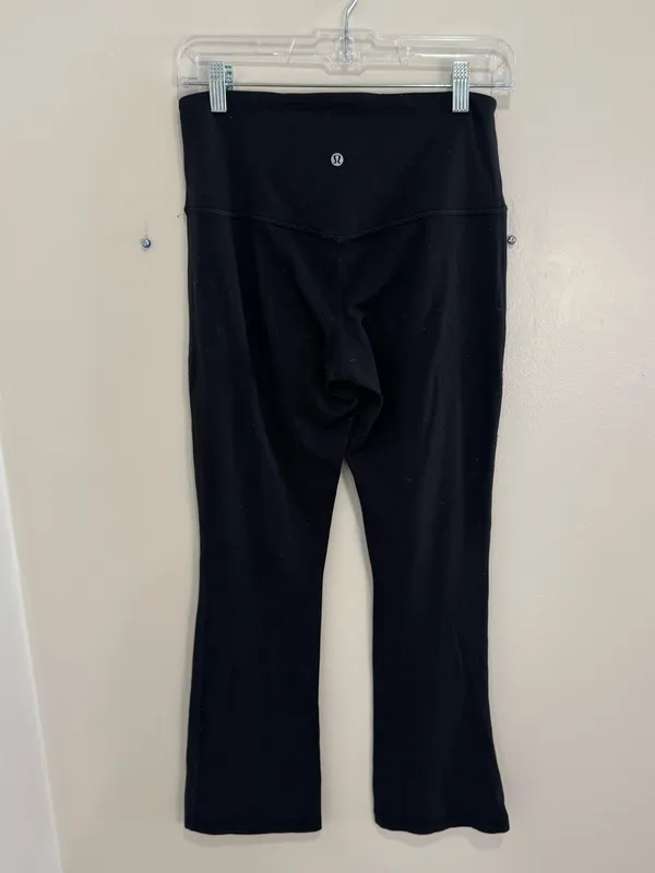Lululemon flared cropped leggings Size 8 - Image 3
