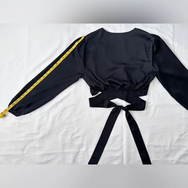 Abercrombie & Fitch Cropped Satin Long Sleeve Wrap Top - Black - M - Image 10