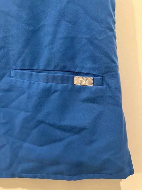 FIGS Casma Three Pocket Scrub Top - Image 4