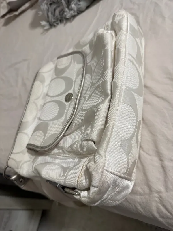 Coach signature, shoulder back - Image 2