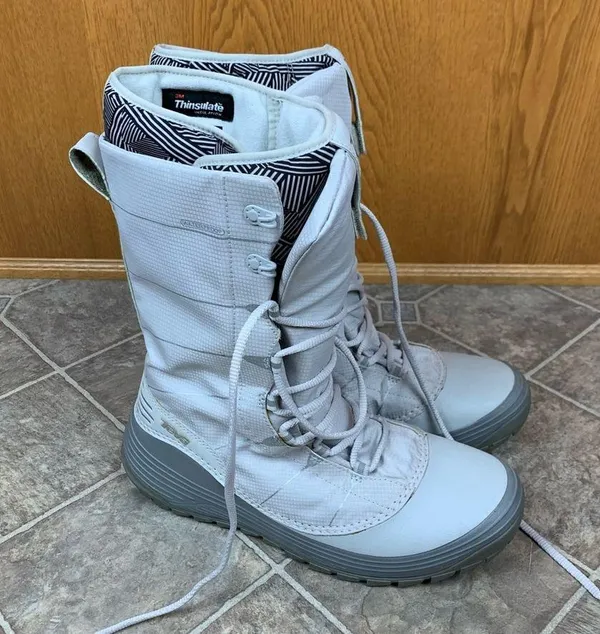 Teva Winter/Snow Boots 3M Thinsulate White/Gray Size 8.5 - Image 3