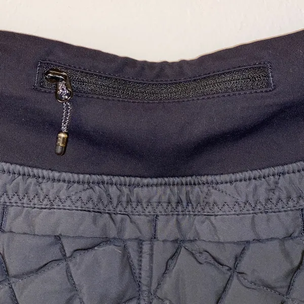 Lululemon Athletica Hot Cheeks Shorts 800 Fill Goose Down Size 8 - Image 5