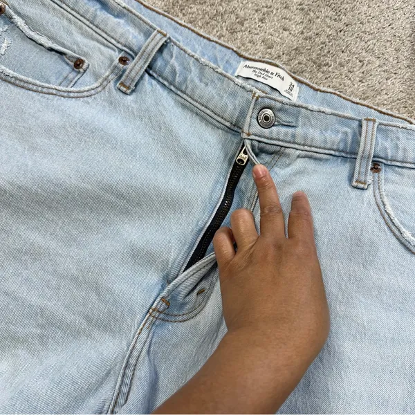 Abercrombie & Fitch Curve Love The Dad Short High Rise Cuff Hem Light Wash 34/18 - Image 8