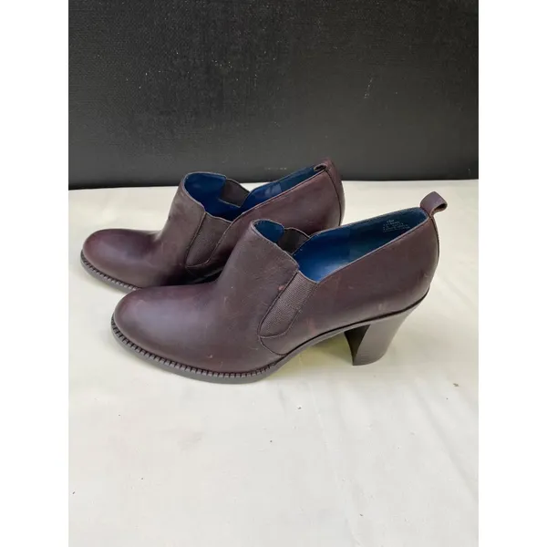 Tommy Hilfiger Women's Brown Leather Slip on Shoes/Heels 3.5" size 9.5 SKU 5818 - Image 2