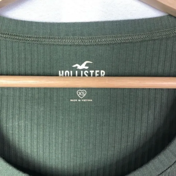Hollister Hunter Green Ribbed Button Down Front Short‎ Sleeve T-Shirt XS - Image 3