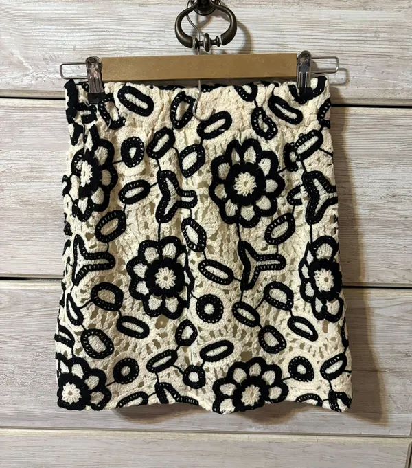 Boutique Mini Skirt - Image 6