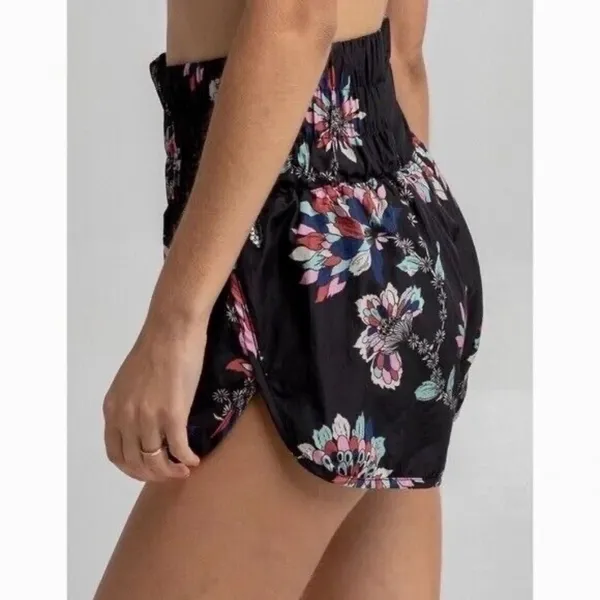 FREE PEOPLE Movement The Way Home‎ Floral Shorts Black Athletic Print X-Small - Image 7