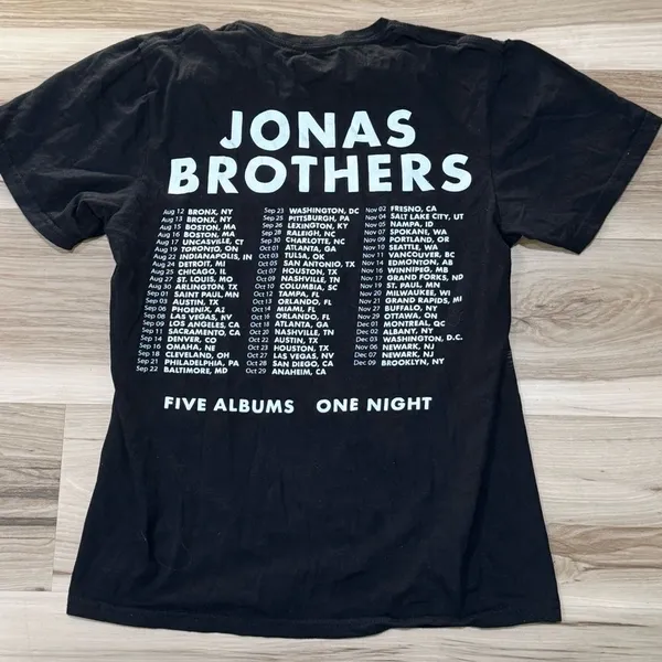 Jonas Brothers Spotlight Concert Tour Tee Shirt Women’s Small - Image 3