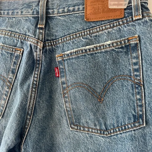 Levi’s Wedgie High Rise Straight Leg Jeans Size 27 Classic Vintage Fit EUC - Image 4