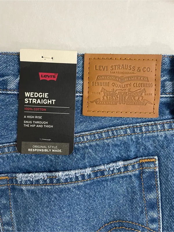 Levi’s NWT Wedgie Straight Leg High-Rise Jeans in Blue Size 32 - Image 15