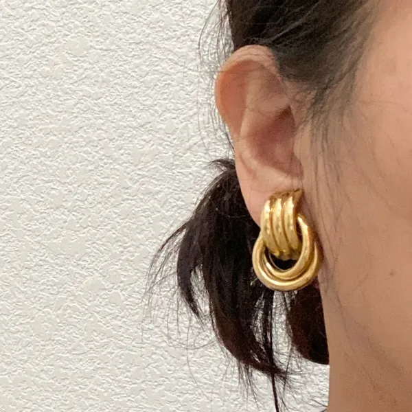Vintage Gold Tone Grooved Tube Interlocking Knot Modern Chunky Clip On Earrings - Image 6