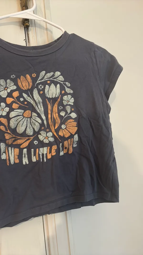 Hollister Purple Blue Graphic T-shirt Small - Image 5