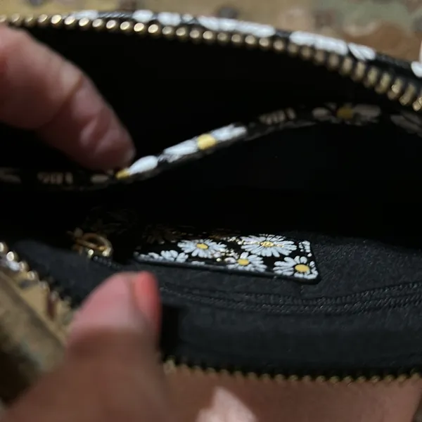 Daisys! Nanette Lepore Vegan Wristlet NWT, Daisy Belt - Image 6