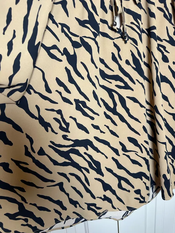 Entro Women’s Camel & Black Tiger Print Blouse Size Large Flowy Cottagecore EUC - Image 10