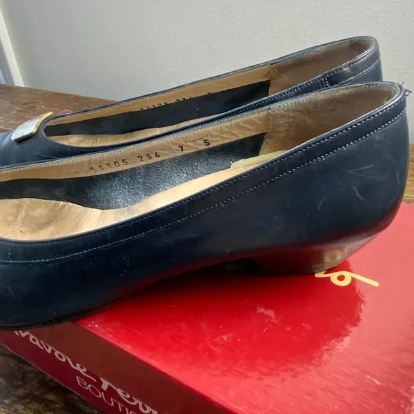 Salvatore Ferragamo Vintage navy heels women's size‎ 7S - Image 6