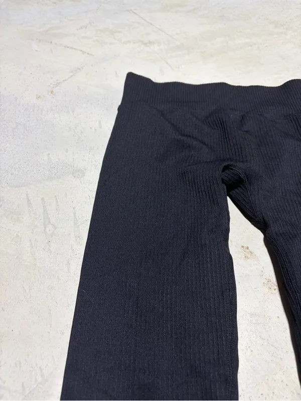 Halara soft oneform seamless flow ribbed high waisted leggings black 7/8 medium - Image 3