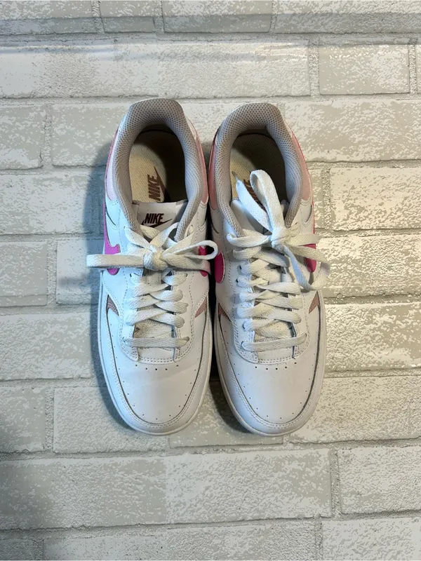 Nike Gamma Force Women's White & Pink Low-Top Sneakers - Image 4