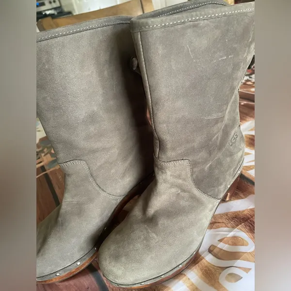 UGG Gray Boots with Suede Finish and Studded Detailing - Image 8