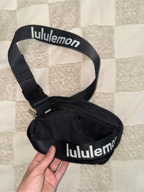 lululemon‎ Everywhere Belt Bag with a prominent white wordmark logo on the strap - Image 4