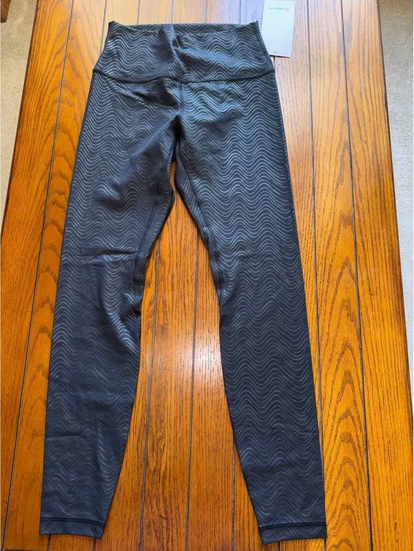 Lululemon Align High Rise 28” Aqueous Emboss Black Size 8 NWT - Image 3