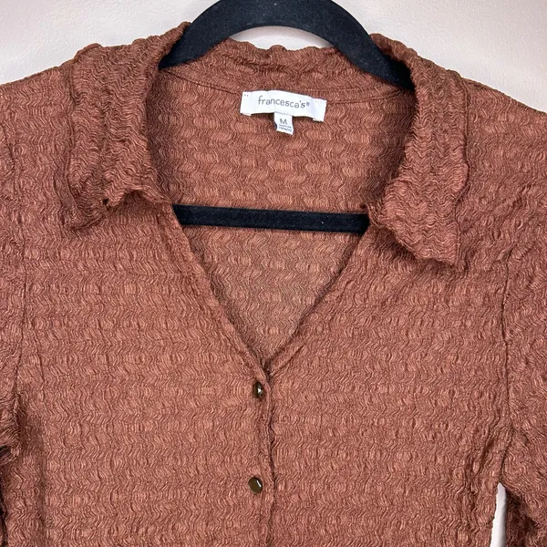 Francesca’s brown textured top in M - Image 2