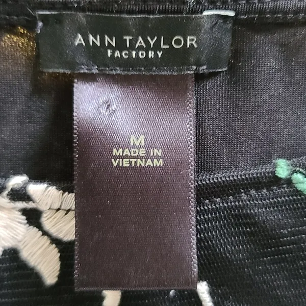 Ann Taylor Factory lace blouse size medium - Image 5
