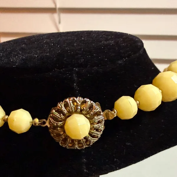 Vintage Yellow Beaded Necklace - Image 3