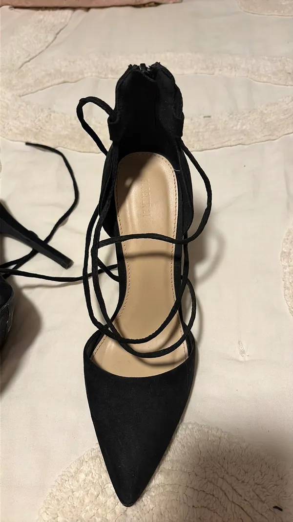 Forever 21 black heels - Image 4