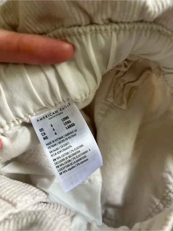 American Eagle cream, corduroy barrel leg cotton pants 6 long - Image 6