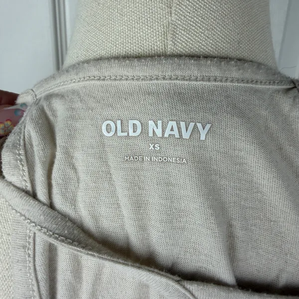 Old navy cream flowy tank top - Image 3