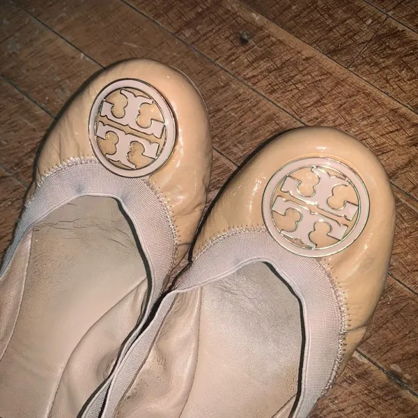 Tory Burch leather 6.5 tan slip on business casual ballet flats - Image 3