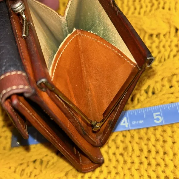 Dooney & Bourke Vintage Leather Wallet w Kisslock Change Section - Image 10