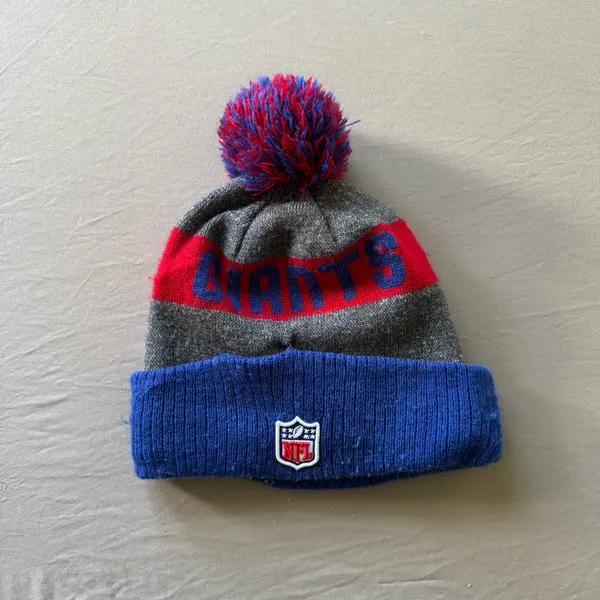 New Era New York Giants Cuffed Knit Pom Pom Beanie - Image 2