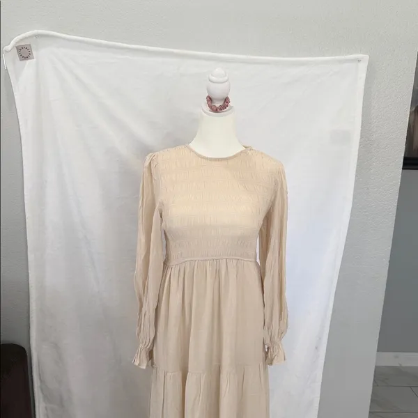 Elegant Cream Long Sleeve Dress - Image 2