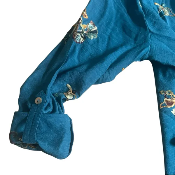 Fig and Flower Anthropologie Boho Floral Teal Shirt Embroidered Roll Tab - Image 4